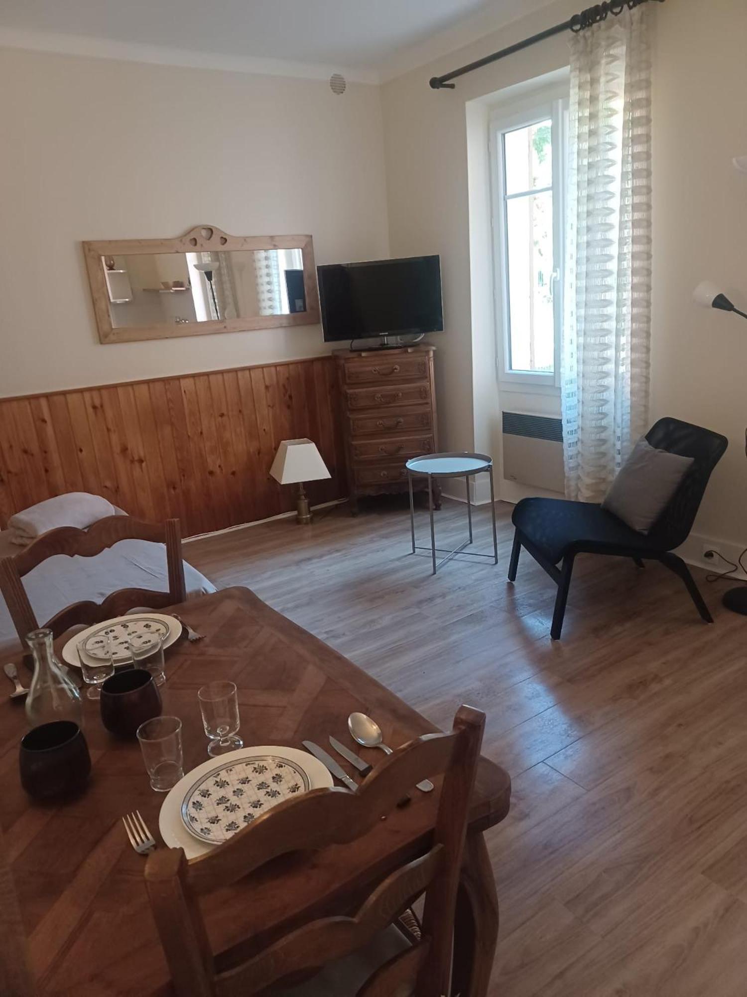 Studio Le Clocher Сент-Этьен-де-Тине Экстерьер фото
